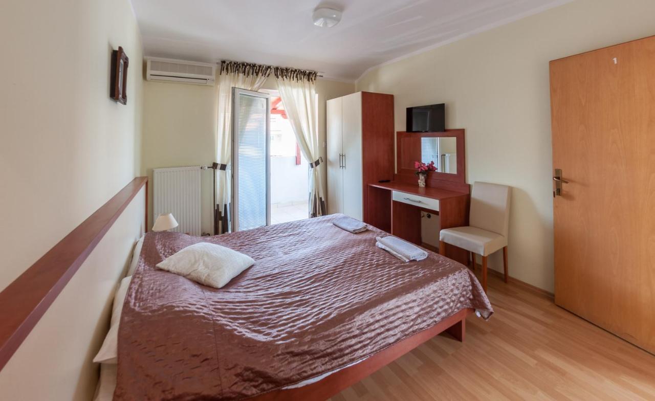 Pag Marina Rooms & Apartment Exterior foto